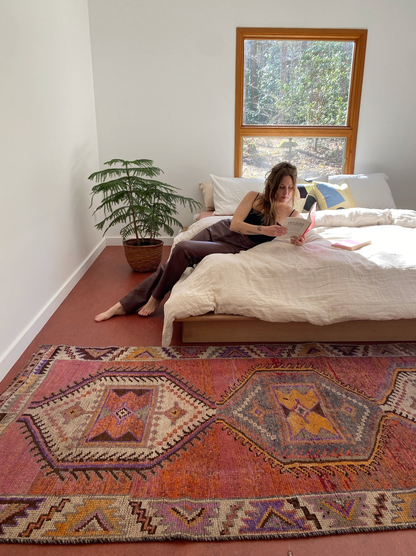 Style Echo Persian Runner at the Foot of a Bed