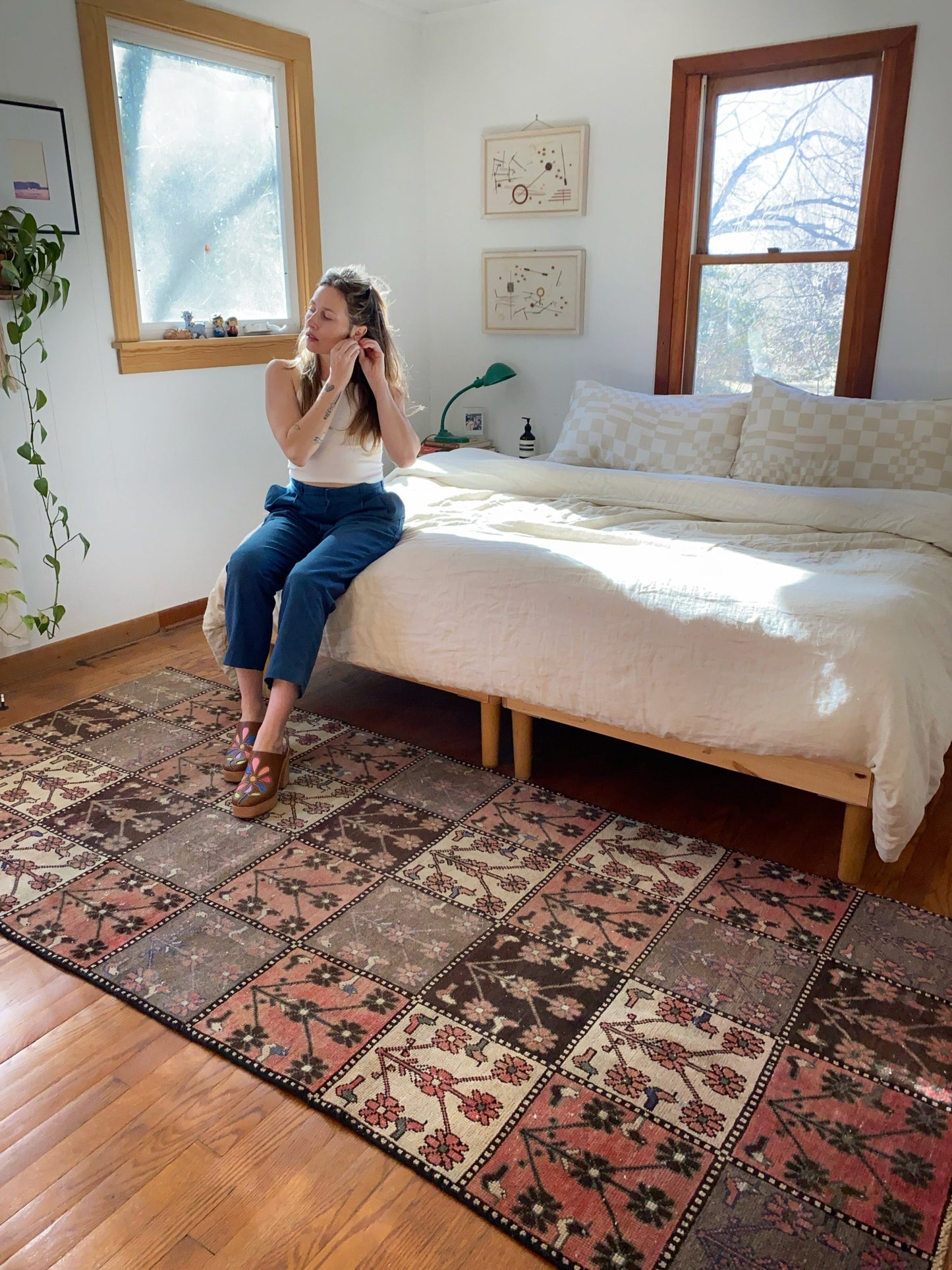 See Chezia with a King Size Bed