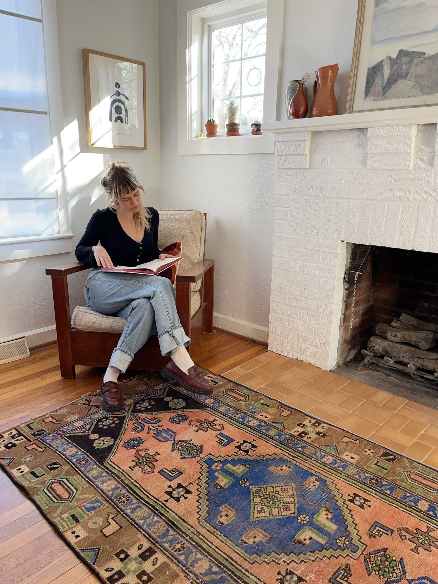 Style Cati Persian Rug in a Living Room