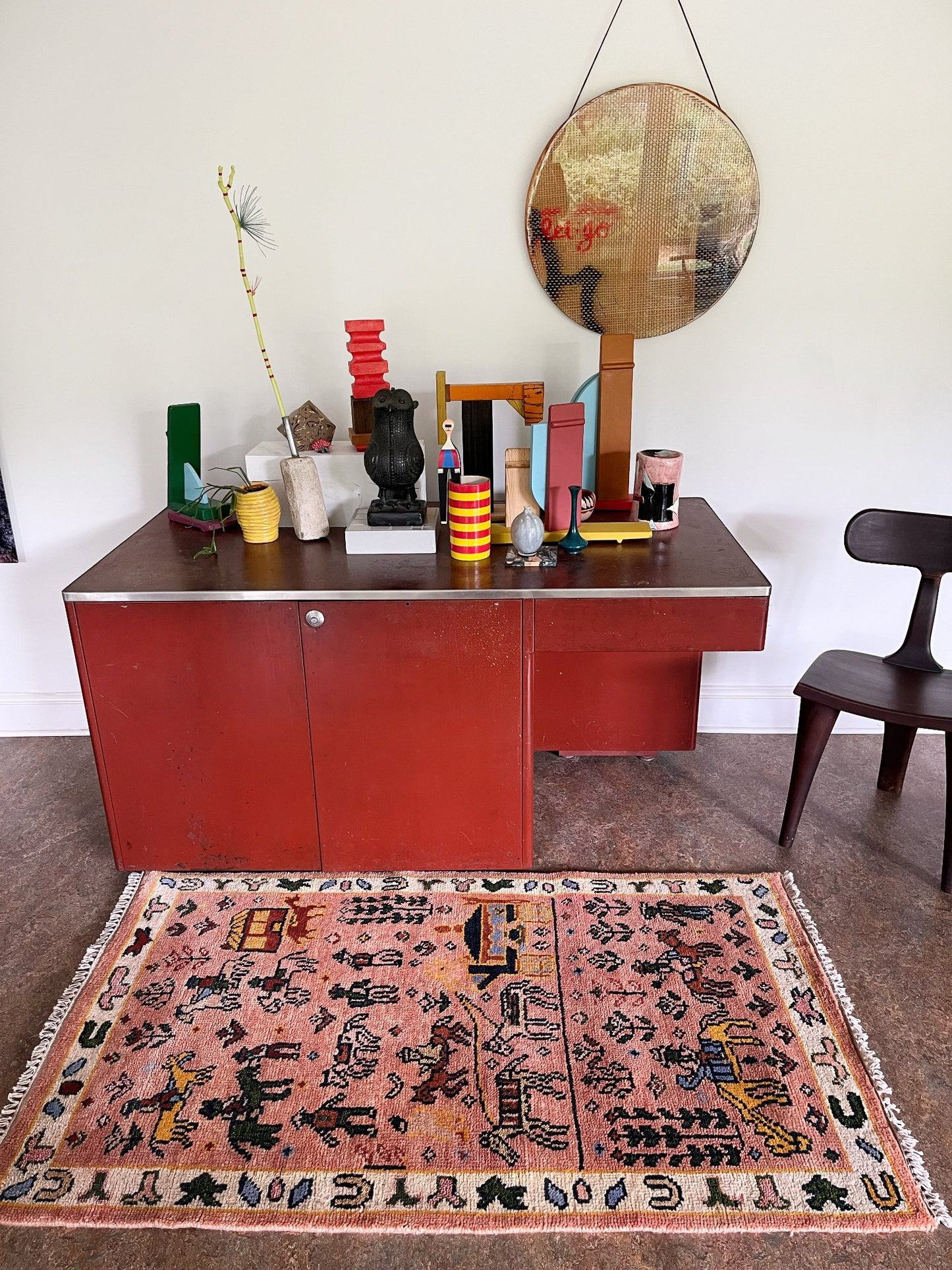 Style Pink Pictorial Folk Rug at a Desk