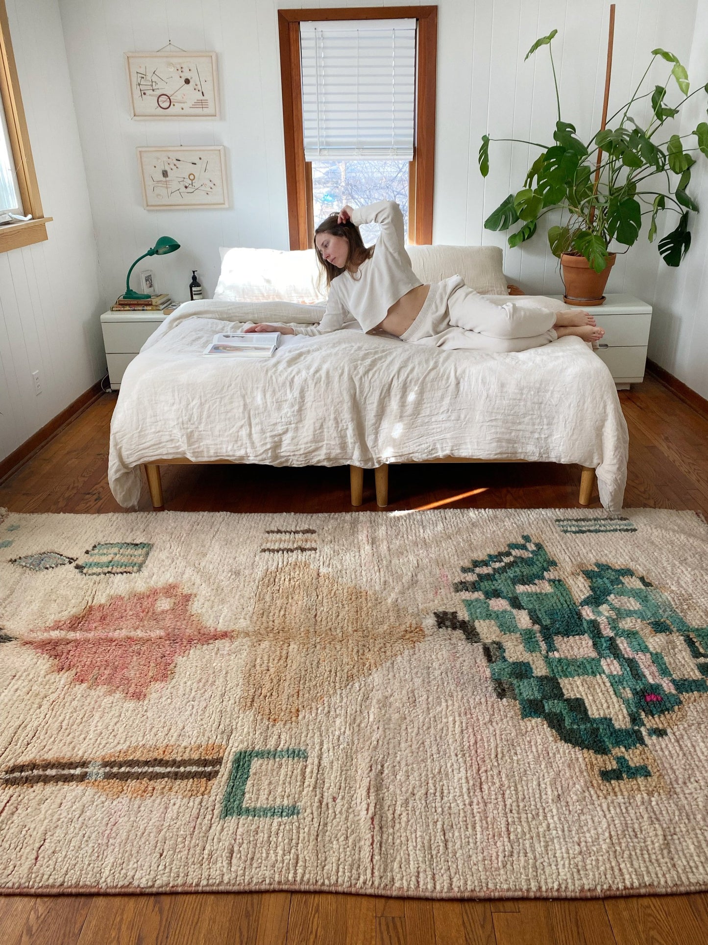 Style Maya Moroccan Rug with a King Size Bed