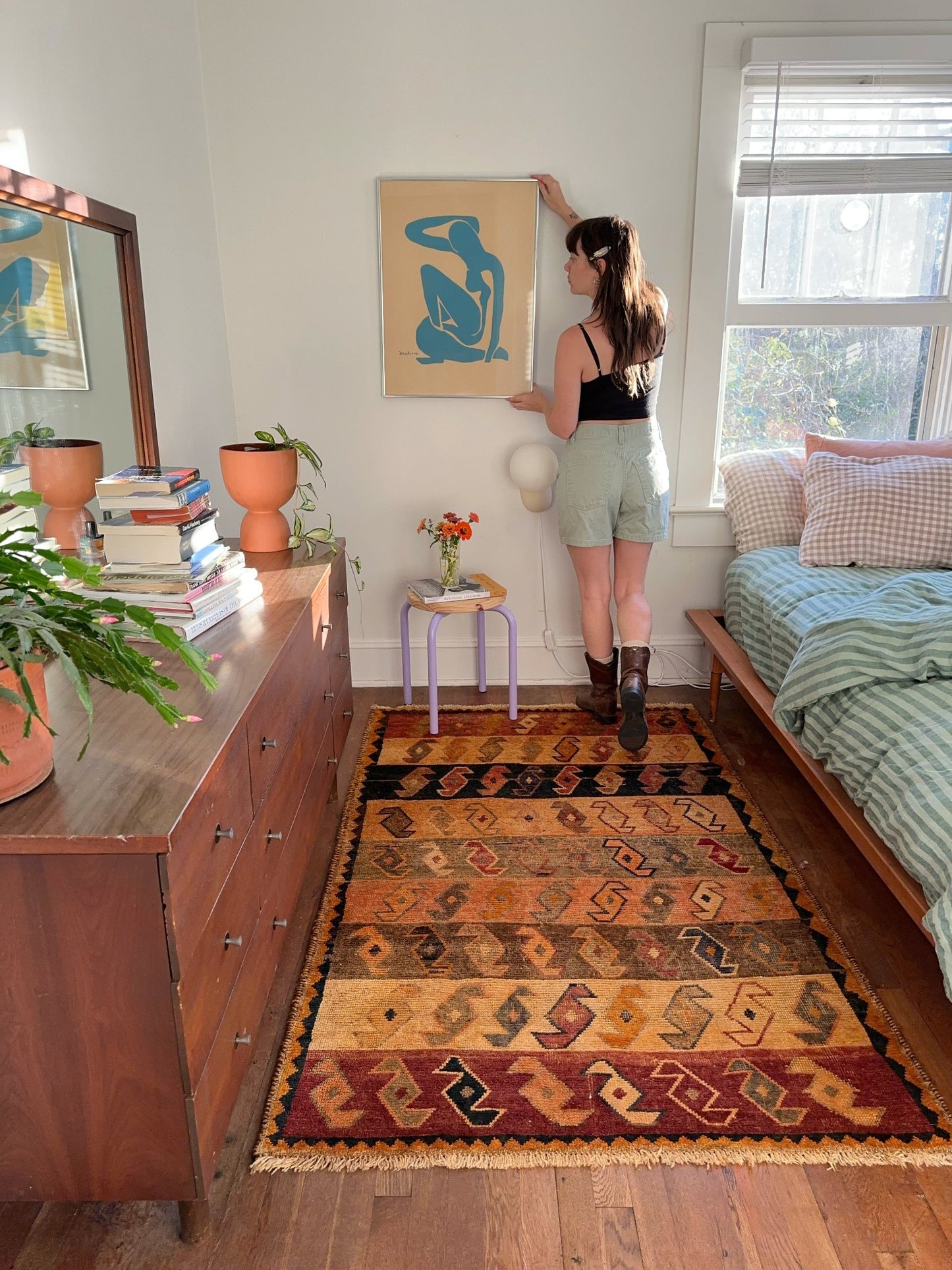 Style a Contemporary Bedroom with a Vintage Earthy Rug