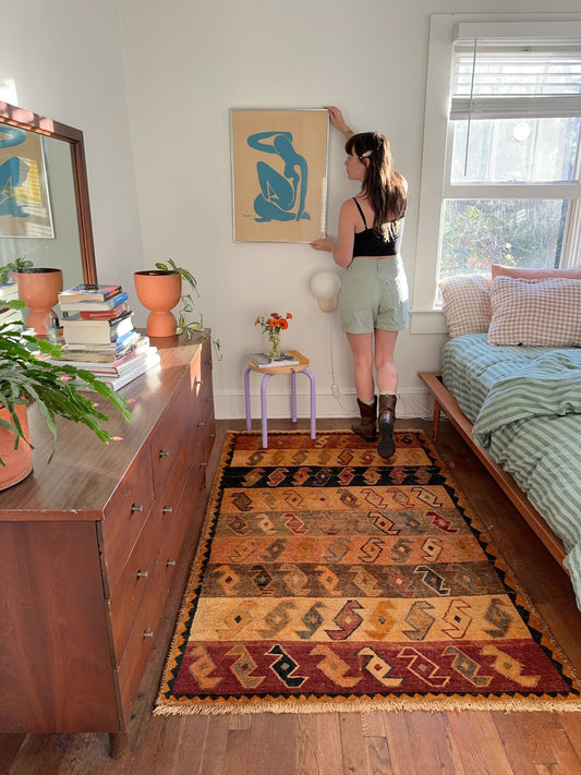 Style a Contemporary Bedroom with a Vintage Earthy Rug