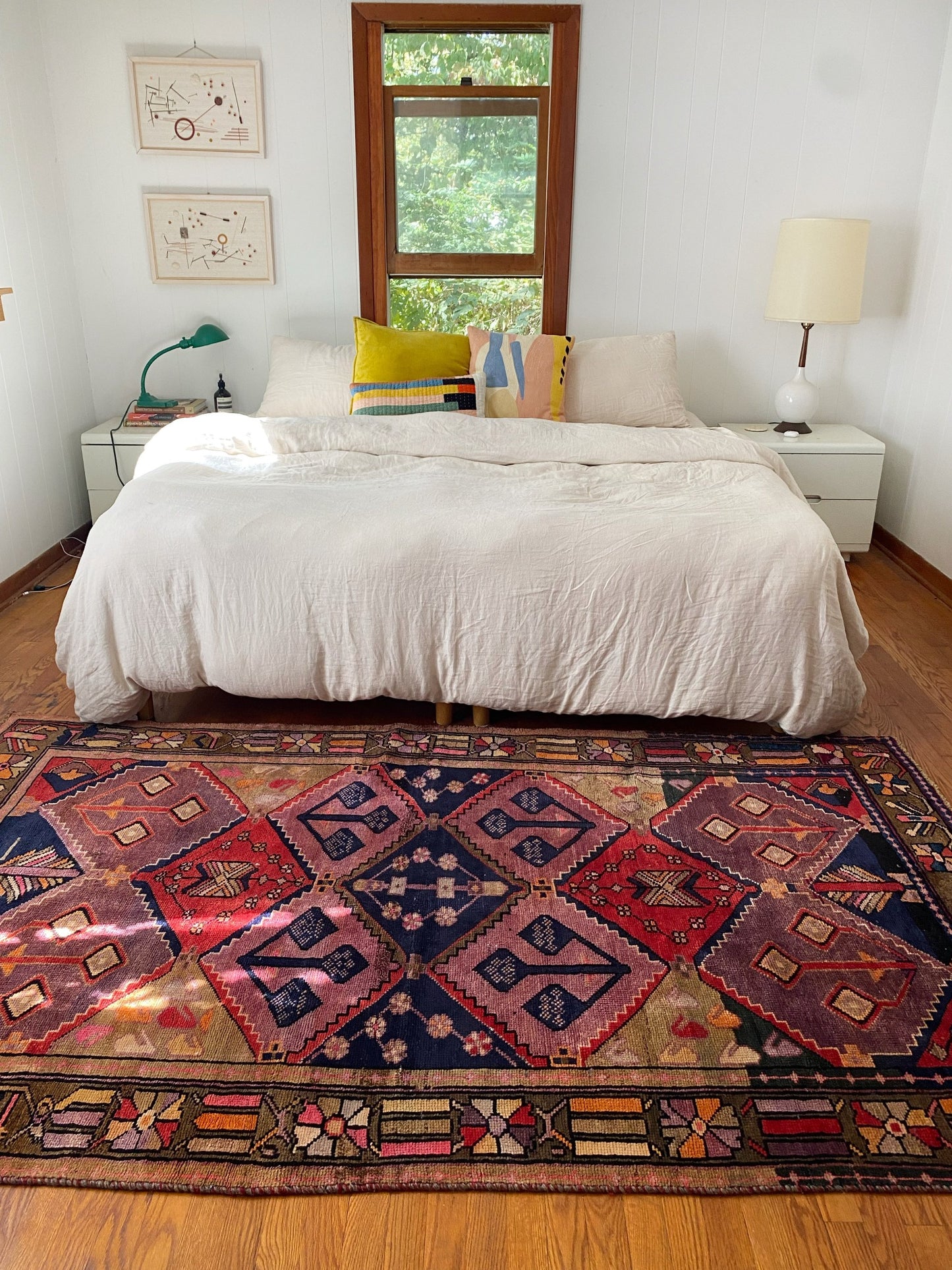 Style Camellia Persian Rug with a King Size Bed