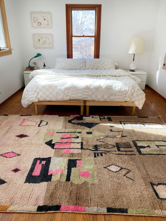 Style Serra Moroccan Rug with a King Size Bed