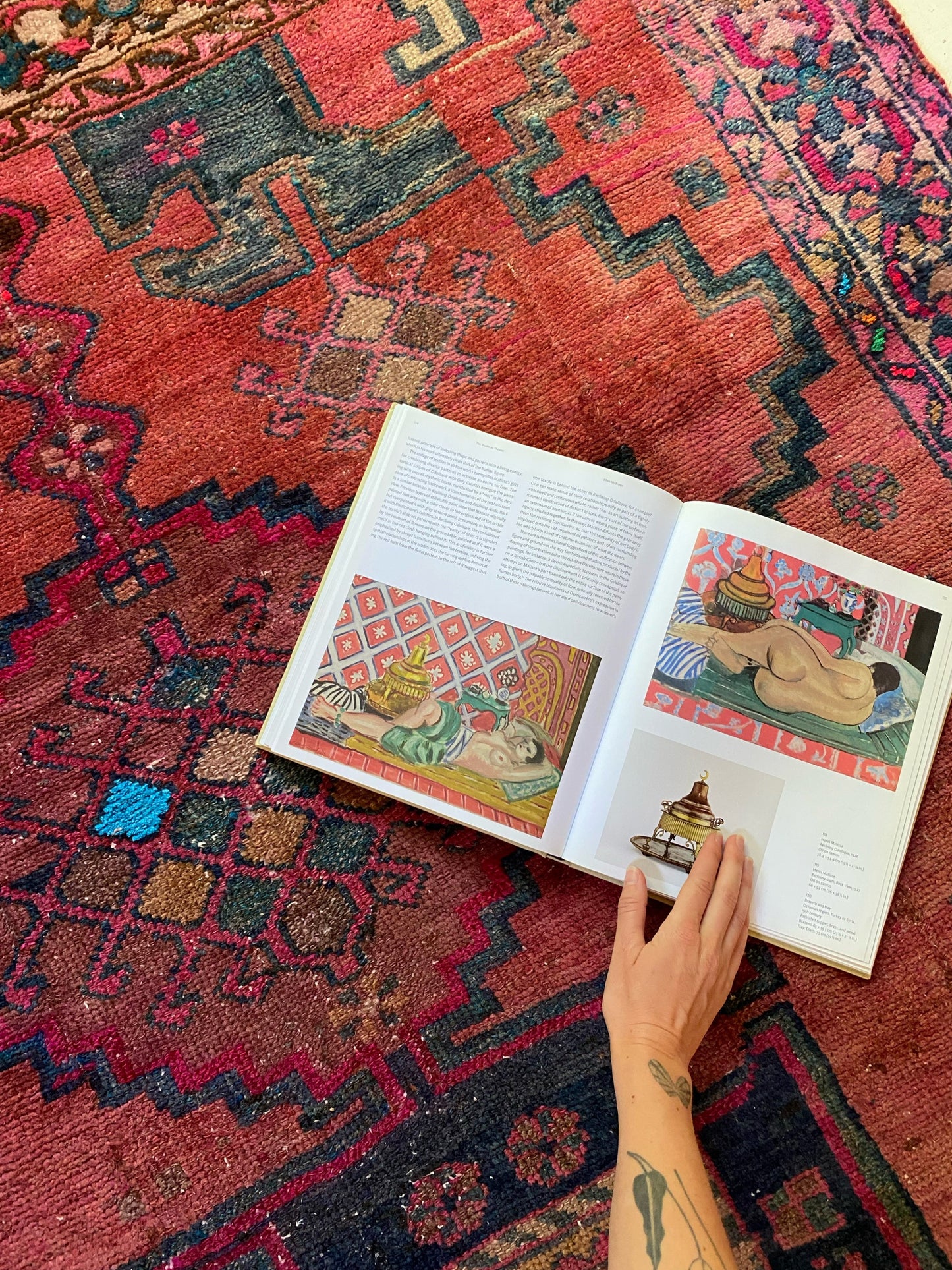Persian Area Rug: Skillfully Handwoven Vintage Piece, Showcasing a Terracotta Base adorned with Central Motifs in Indigo, Fuscia, Cacao, and Accents of Azul. Maintains a Good Vintage Condition.