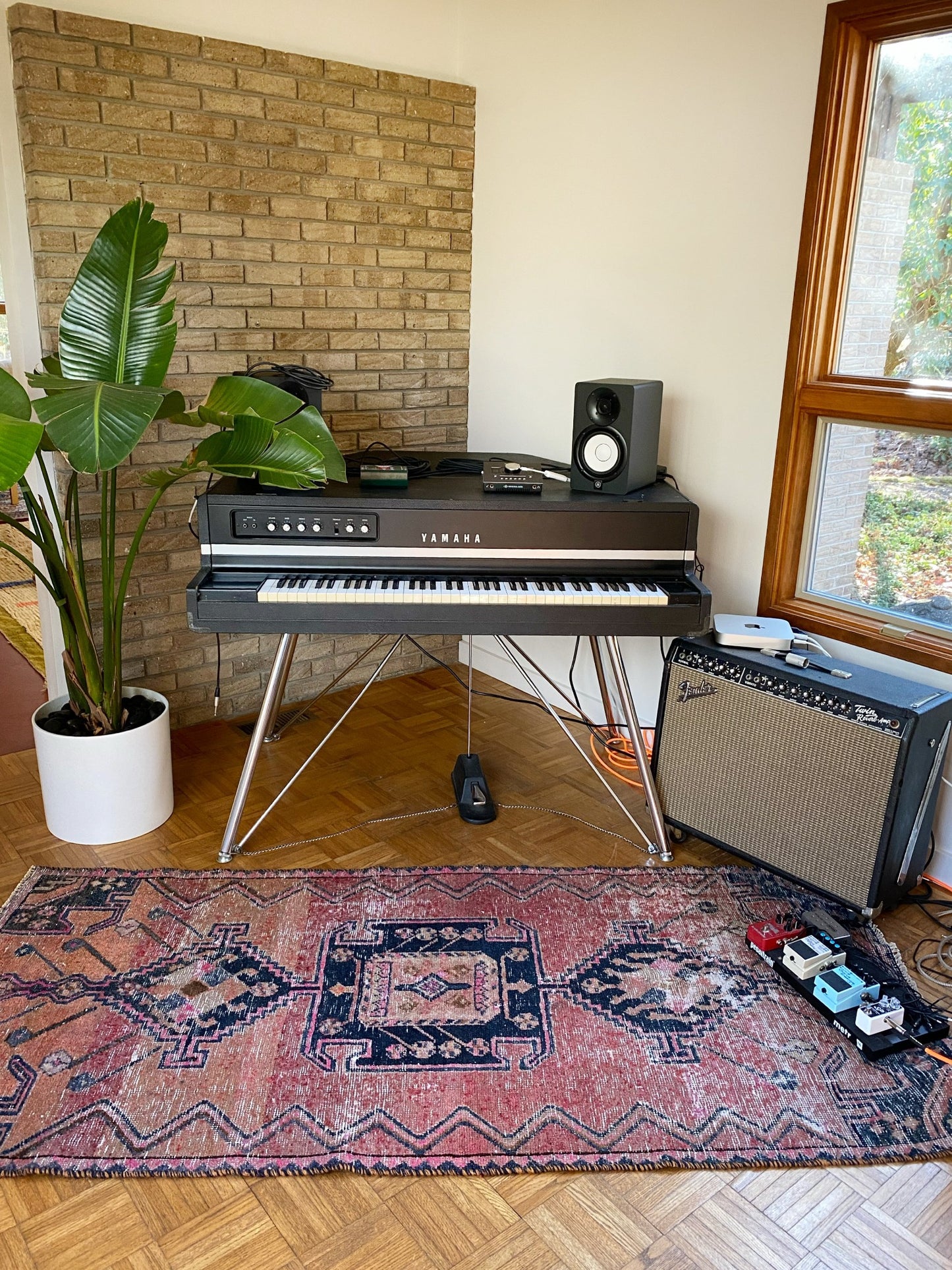 Style Tecoma Persian Runner with a Keyboard