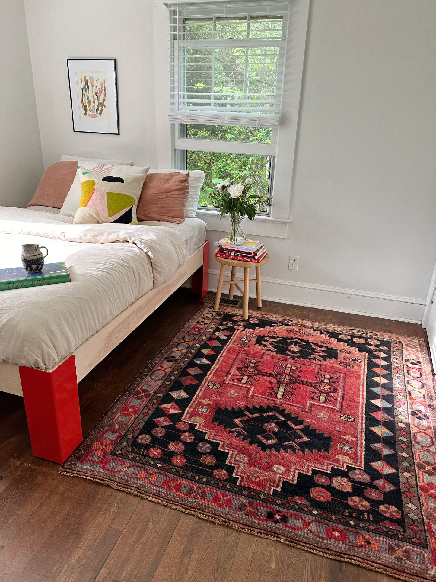Style Multicolor Vintage Persian Area Rug in a Bedroom