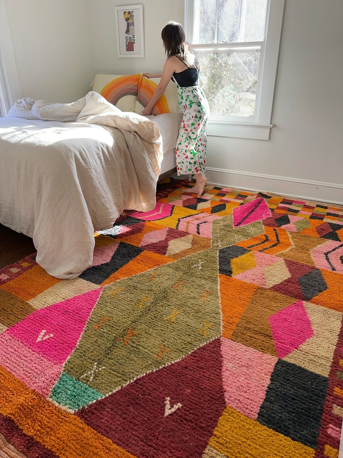 Style Sala Moroccan Rug with a Queen Size Bed