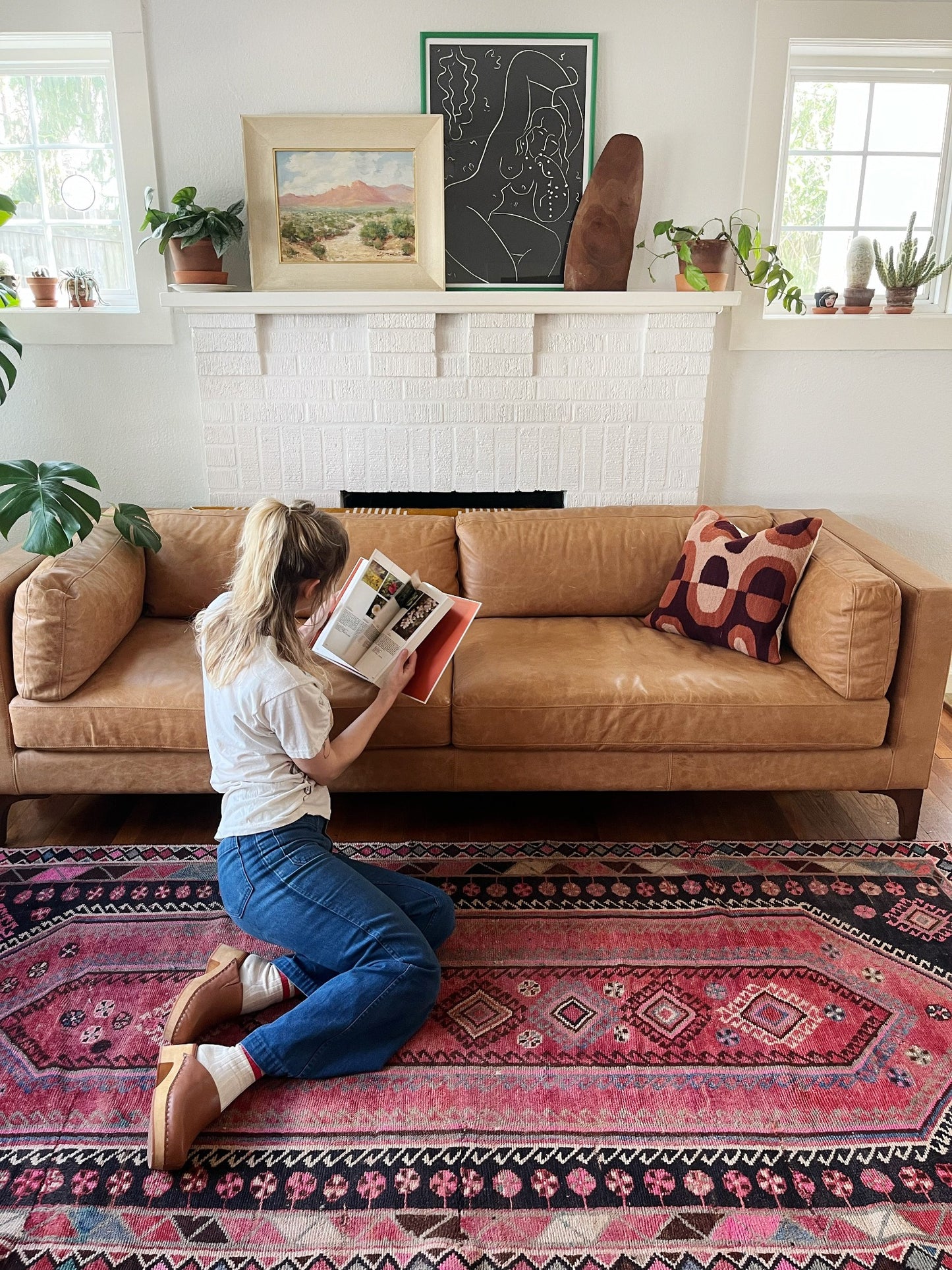 Style Phlox Vintage Persian Rug with a Leather Couch