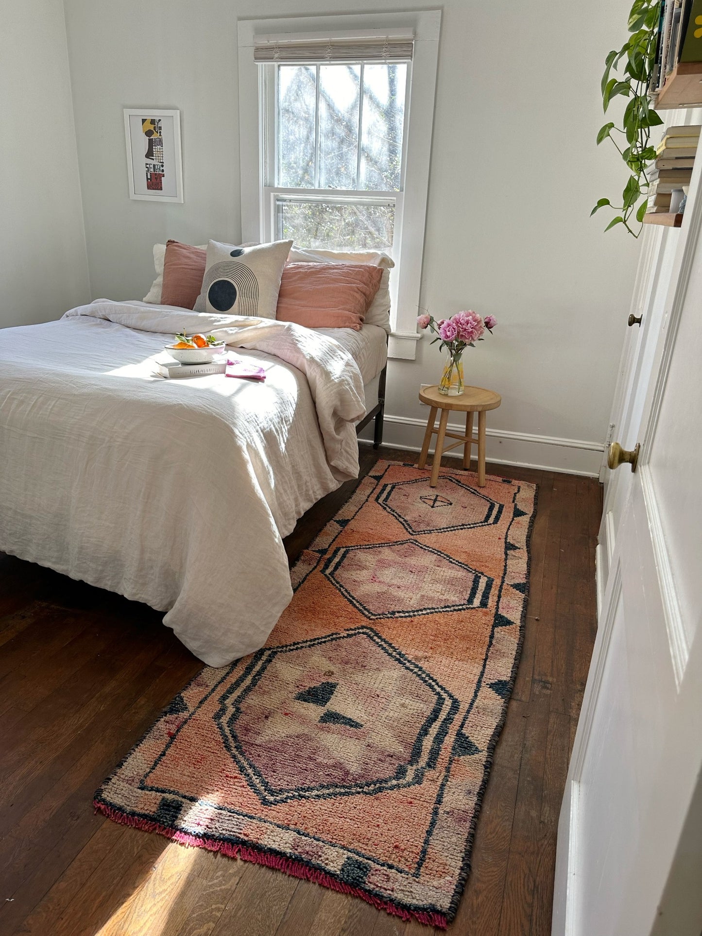 See Hoya Persian Rug with a Queen Size Bed