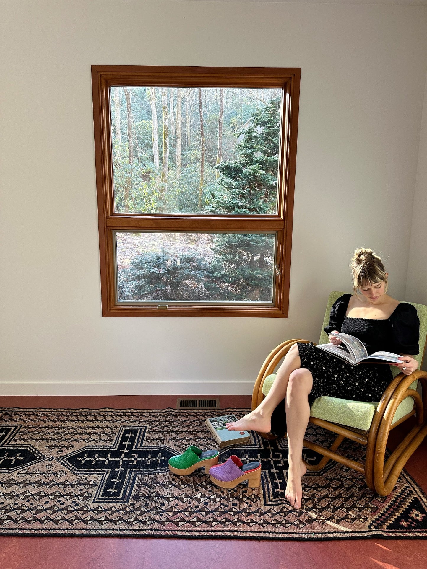 Style Tida Persian Rug in a Reading Nook