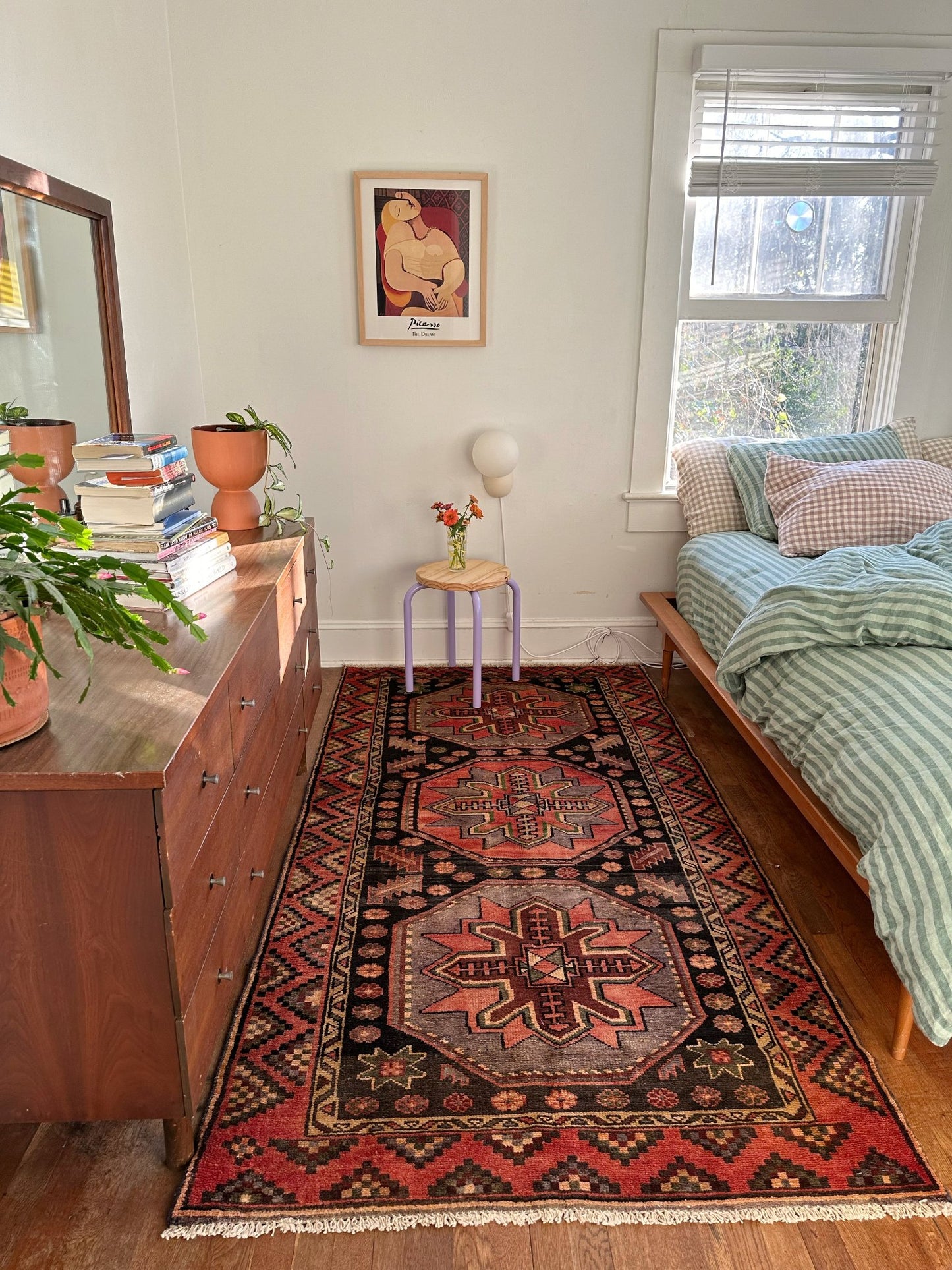 Enhance a Bedroom with a Persian Rug