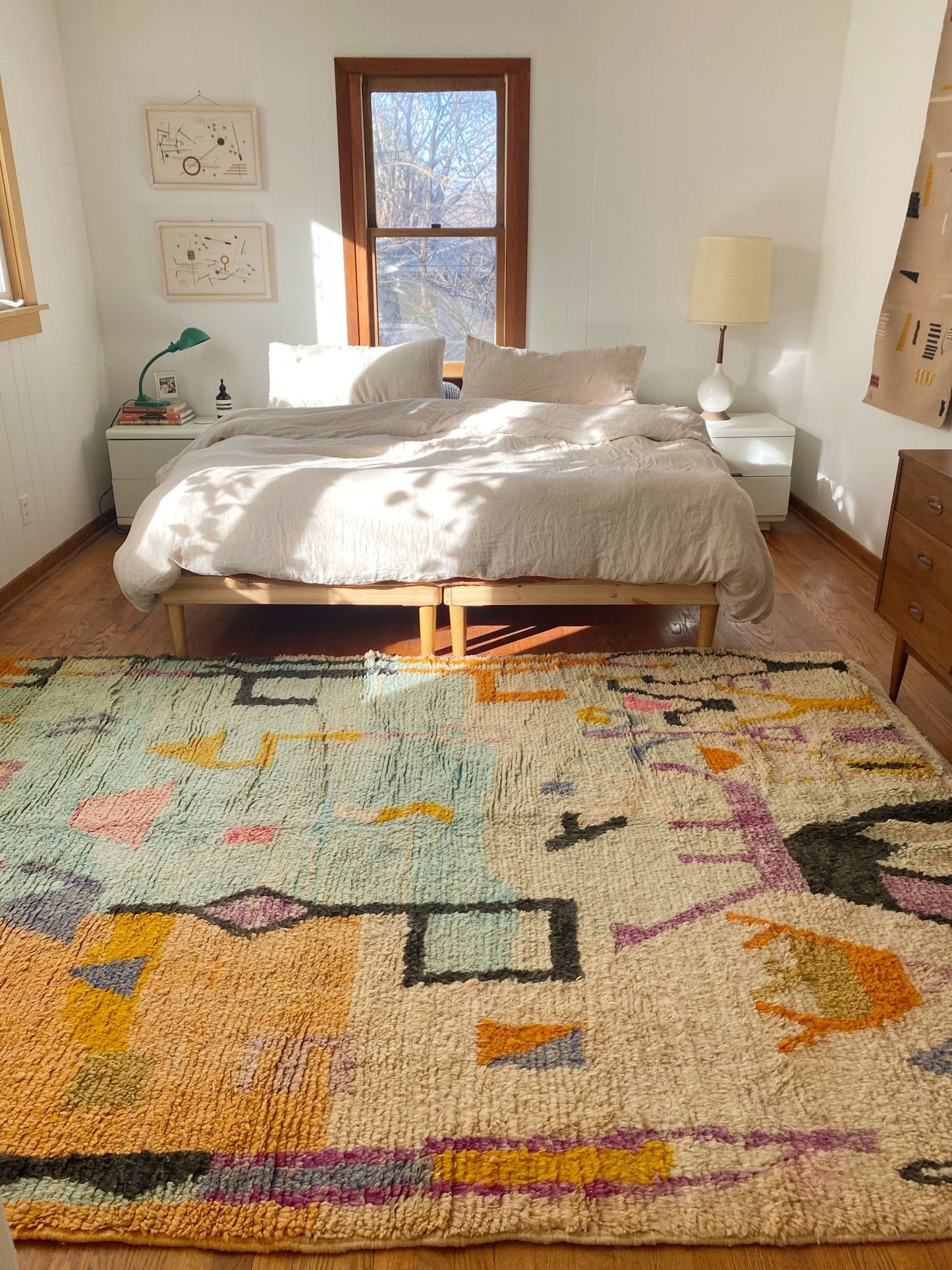 See Salinas Moroccan Rug in a Bedroom