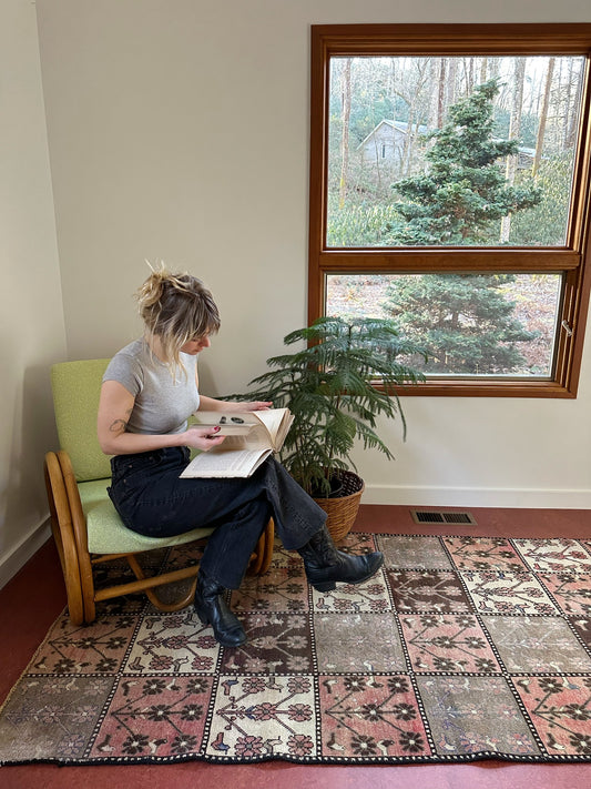 Style Chezia Persian Rug in a Reading Nook