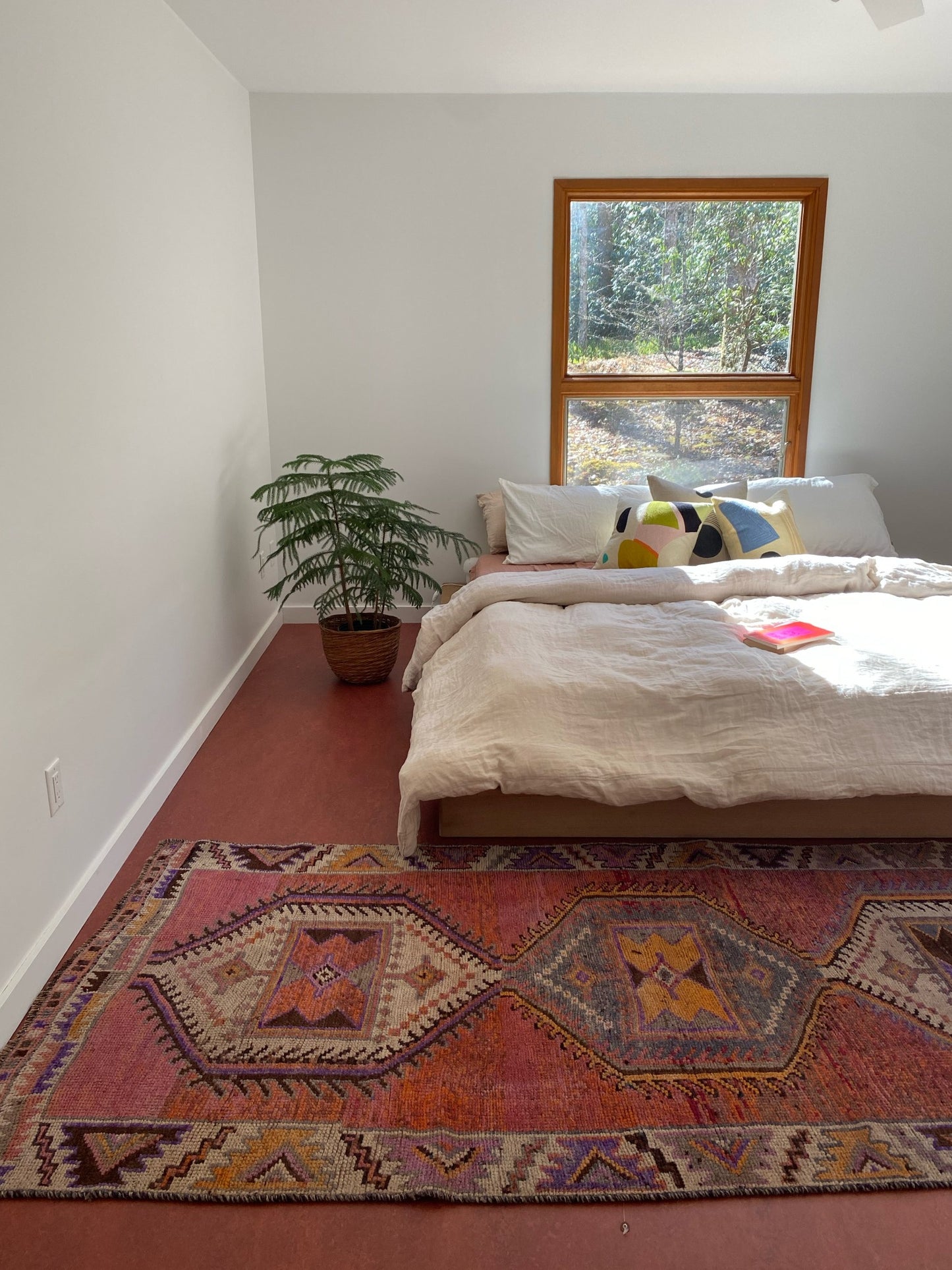 See How Echo Persian Runner is Styled with a King SIze Bed