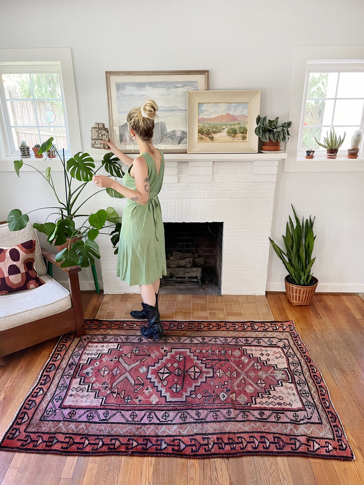 See Onyx Soft Earthy Rug in a Living Room Space