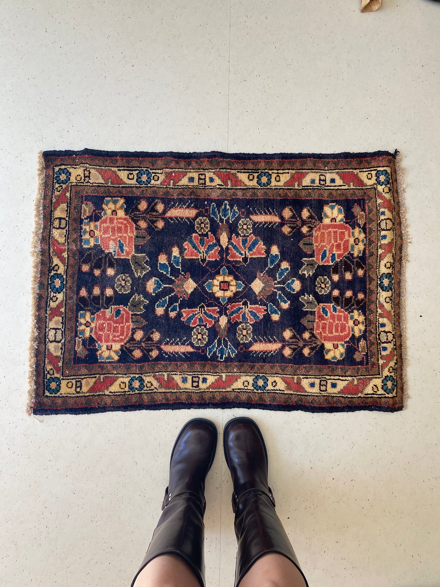 Gigi Vintage Persian Mini Rig