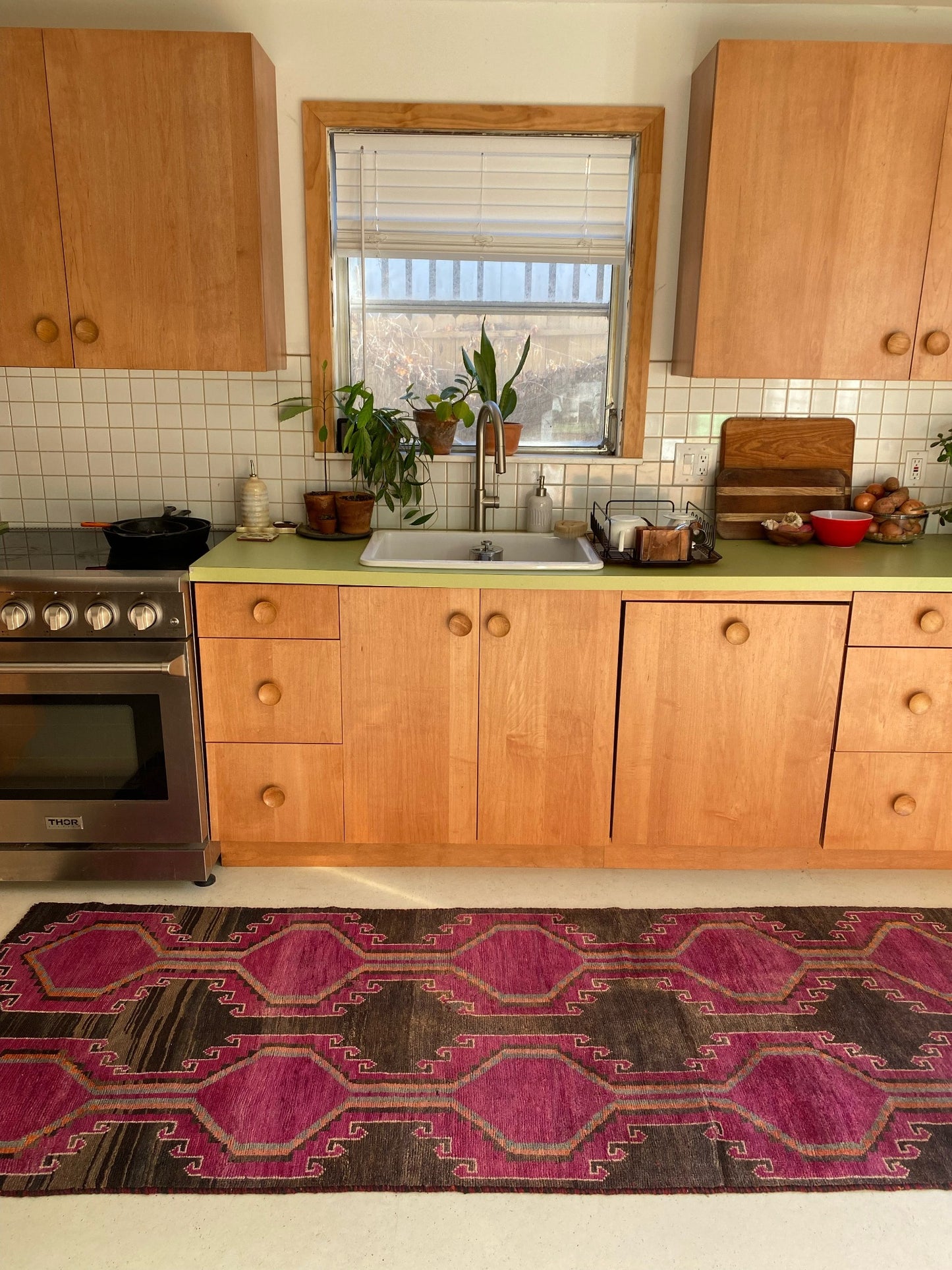 Style Plumeria Persian Rug in the Kitchen