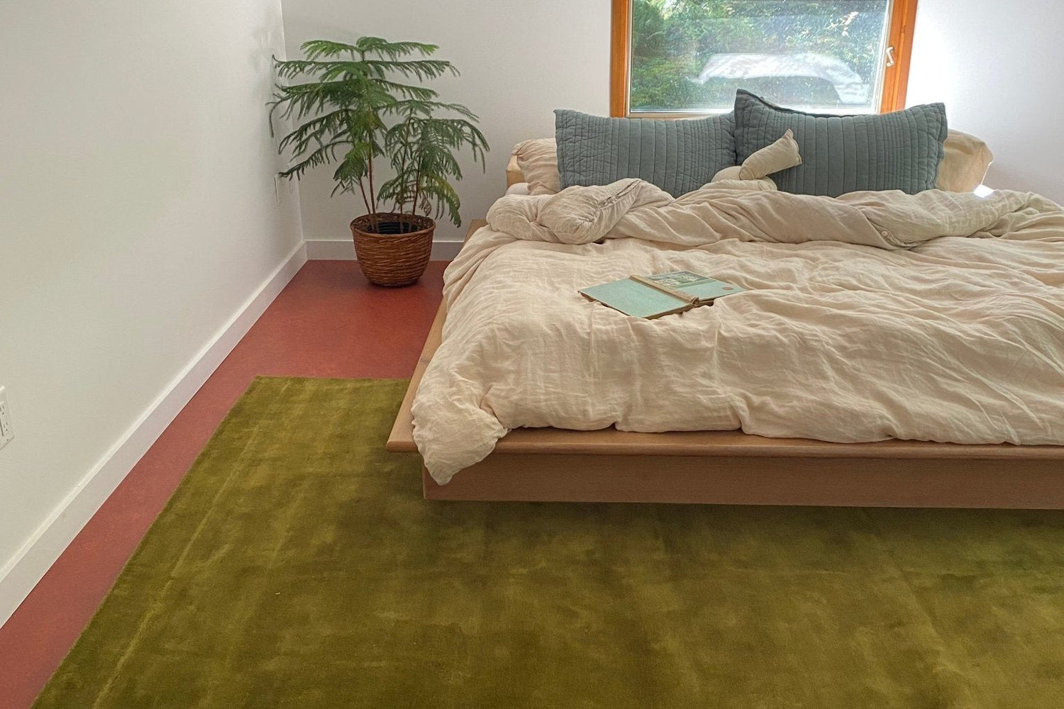 Style a King Size Bed with a Green Tufted Rug