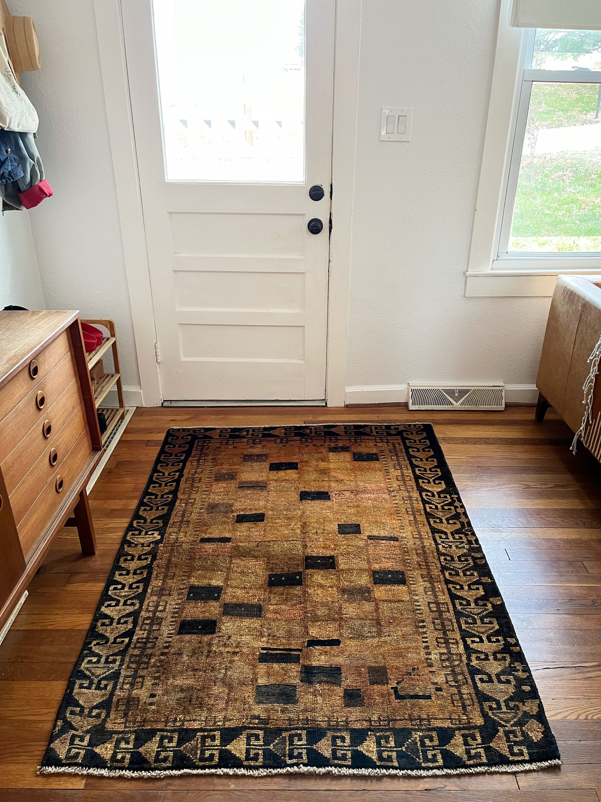 Enhance an Entryway with a Vintage Persian Area Rug