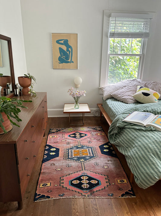 Style Pagosa Vintage Persian Rug in a Bedroom