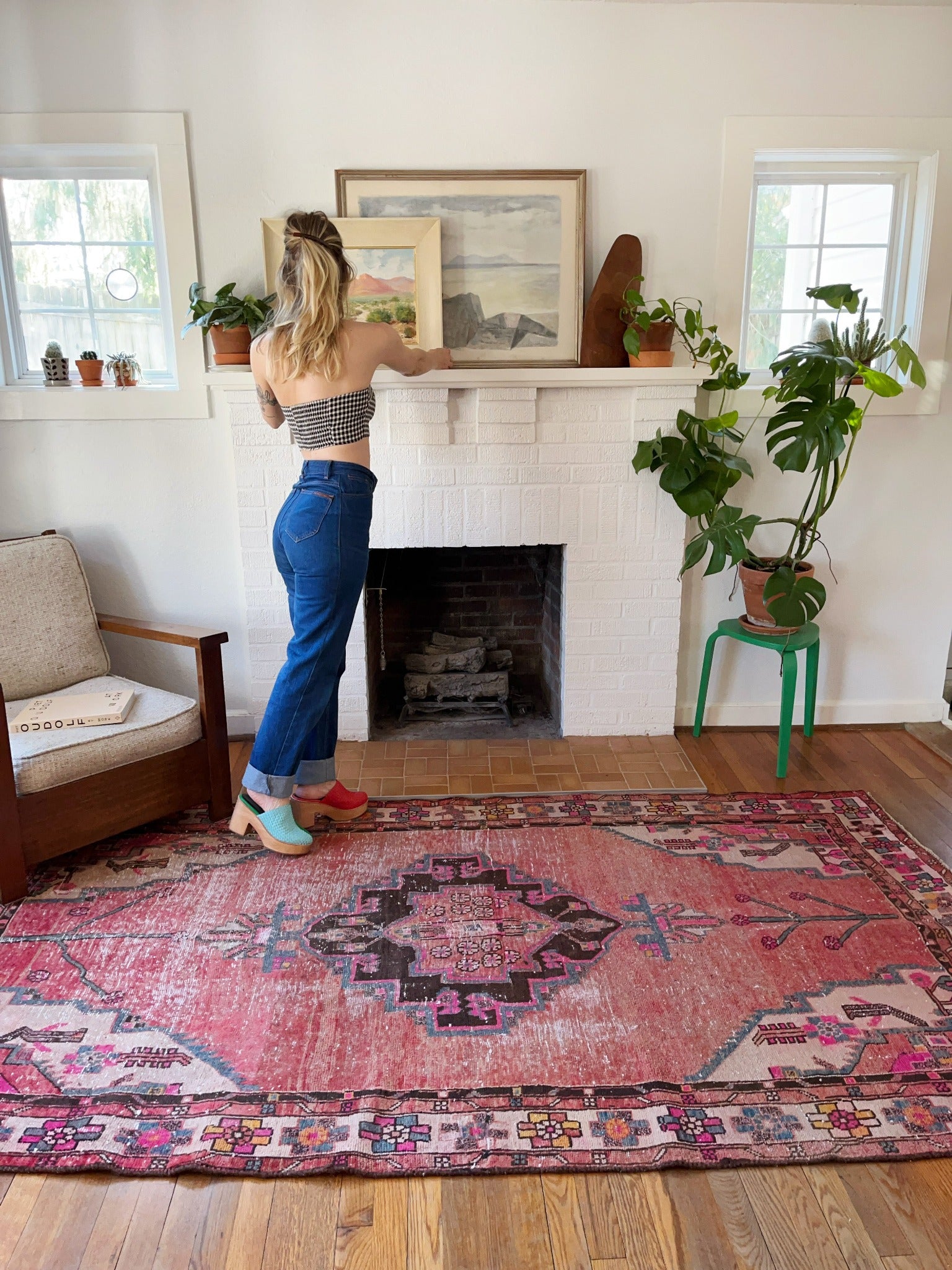 Style Vintage Solanum Persian Rug in a Living Room