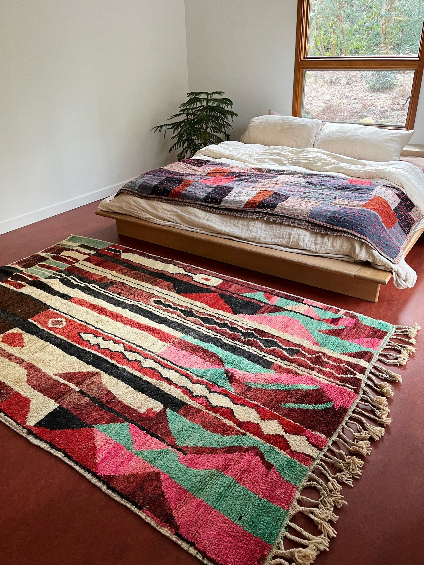 Style Ponderosa Moroccan Rug with a King Size Bed