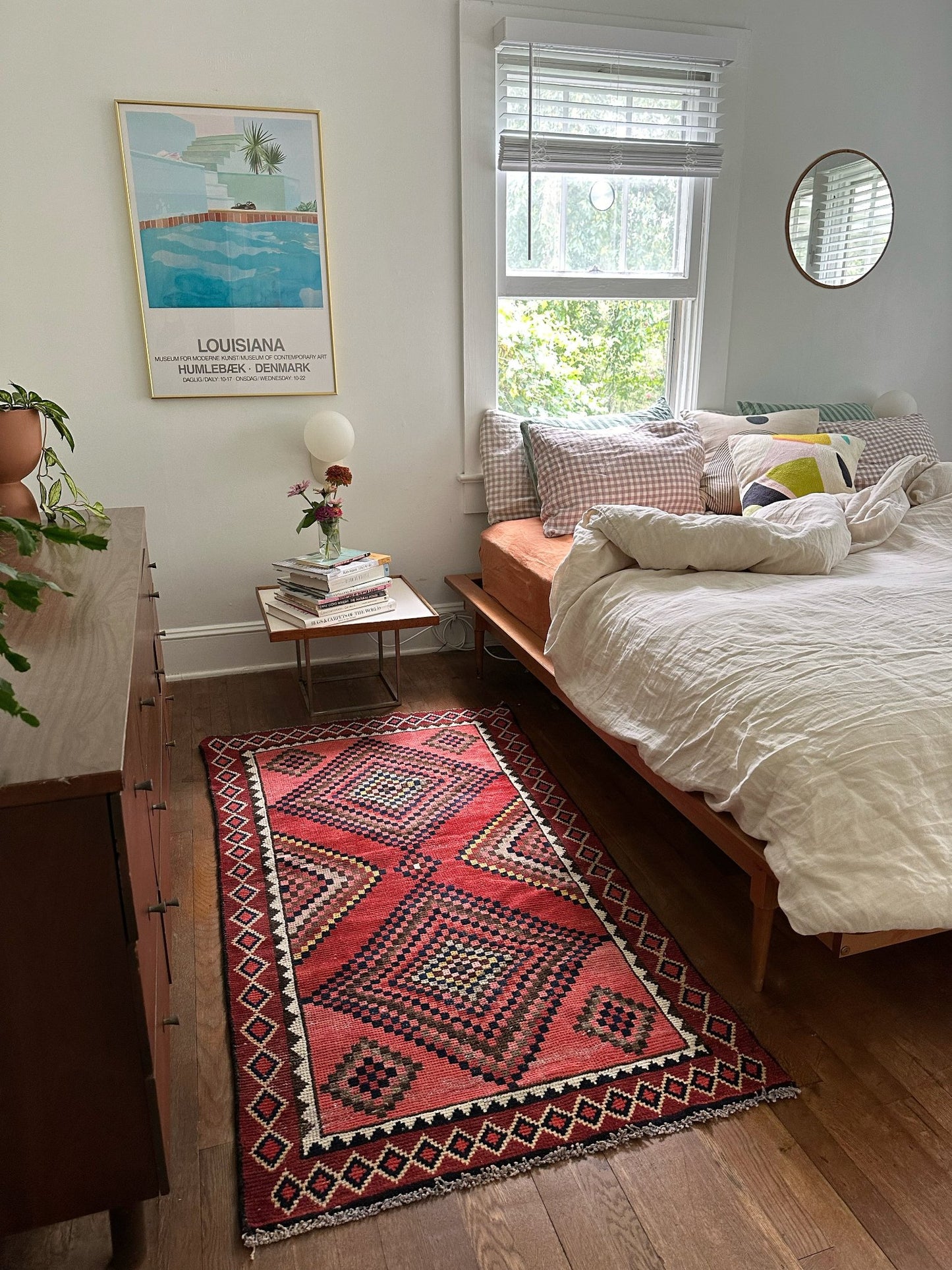 Style Red Vintage Persian Rug in a Bedroom