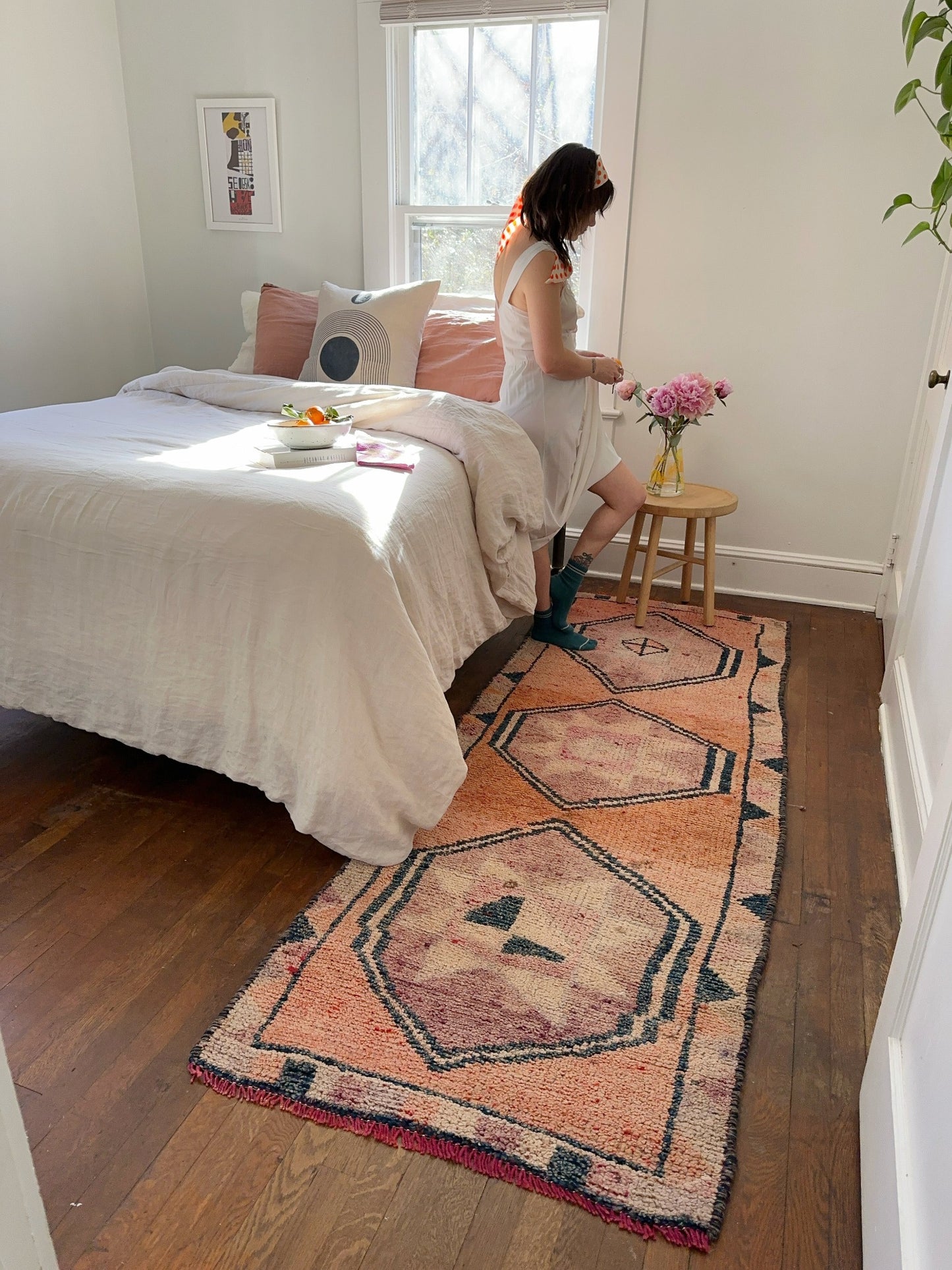 Style Hoya Persian Rug in a Bedroom