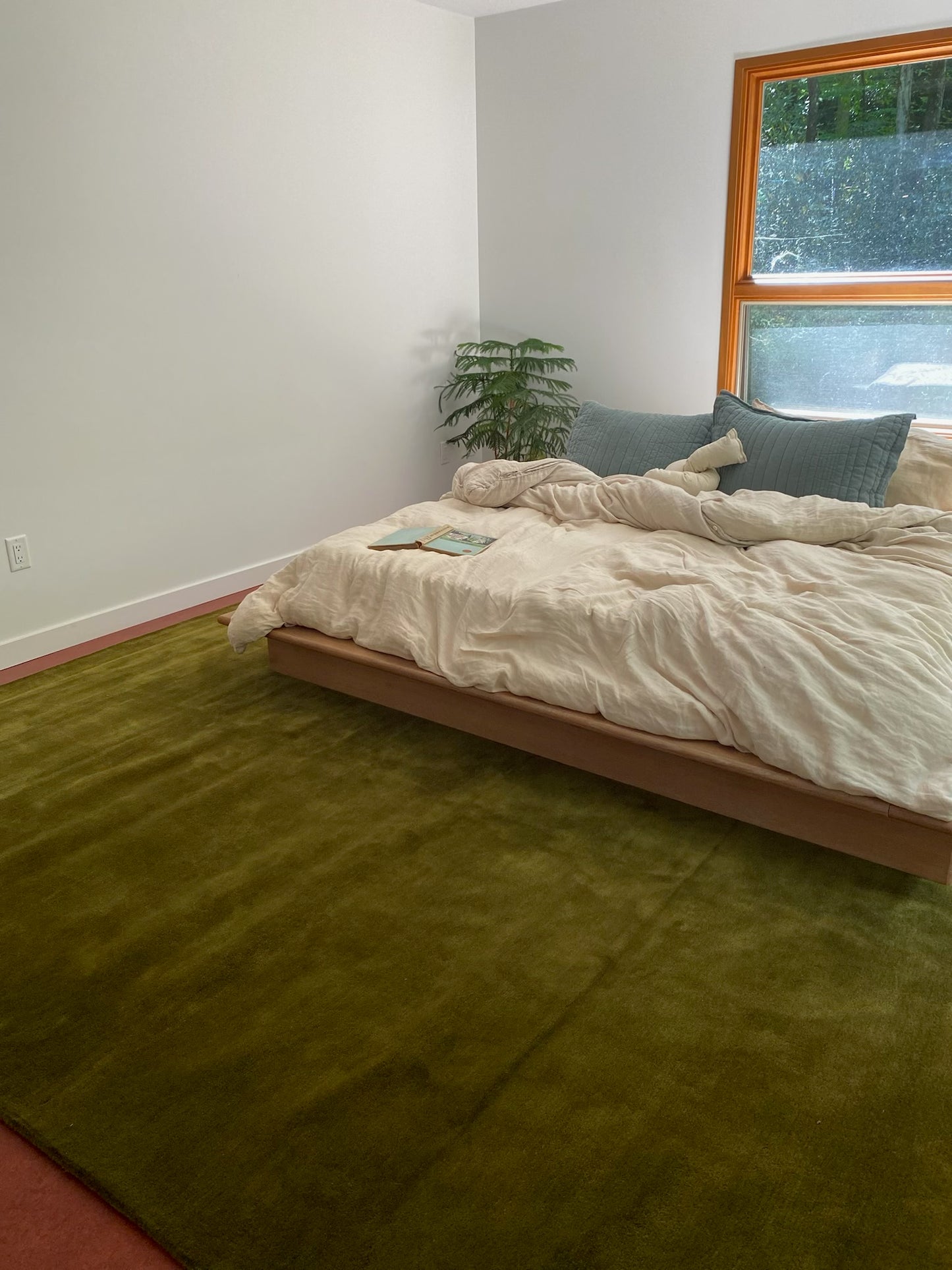 Enhance a Bedroom with a Green Lush Tufted Area Rug