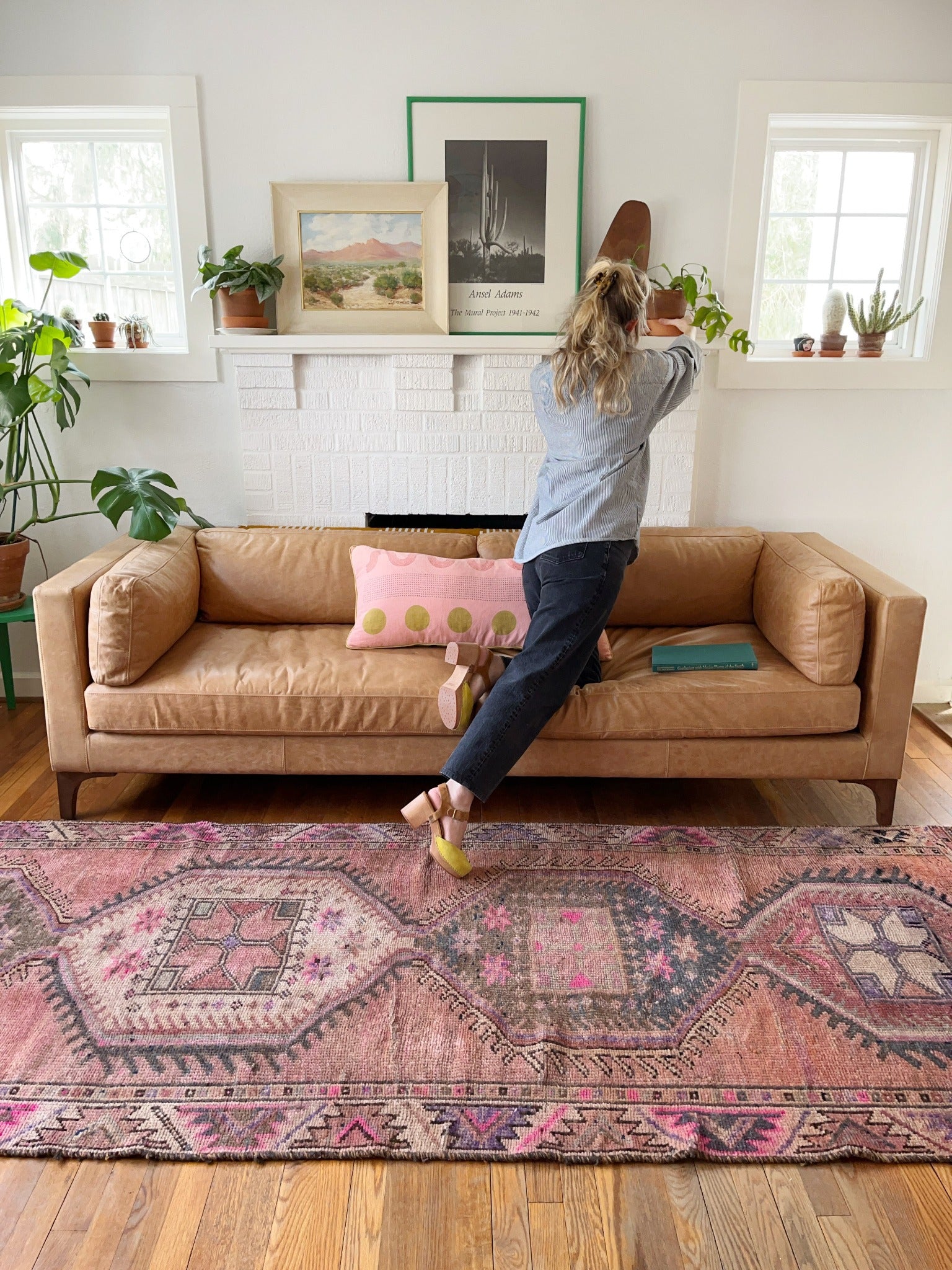 Style Tonea Persian Rug with a Leather Sofa