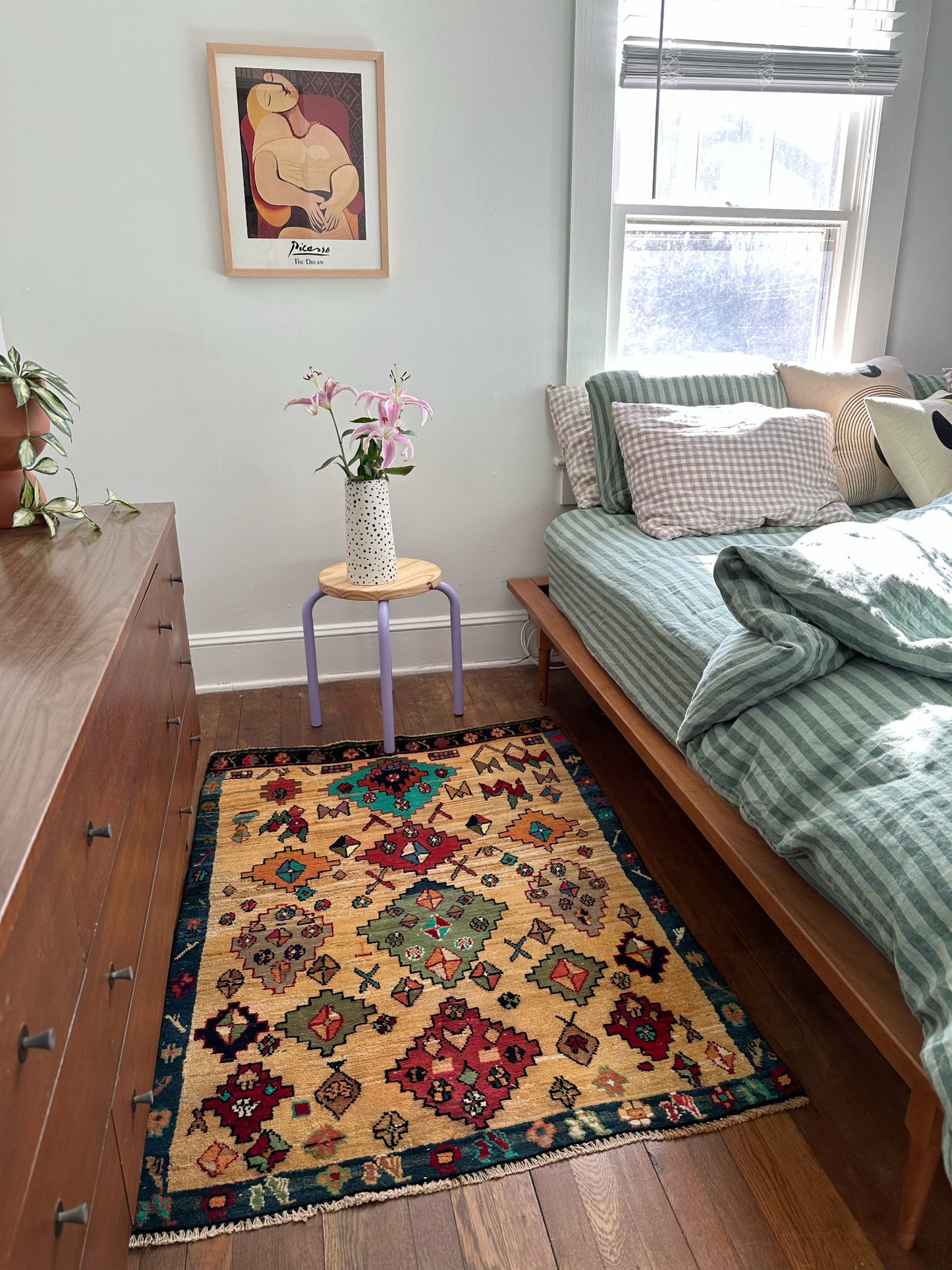 Style a Bedroom with a Colorful Vintage Rug