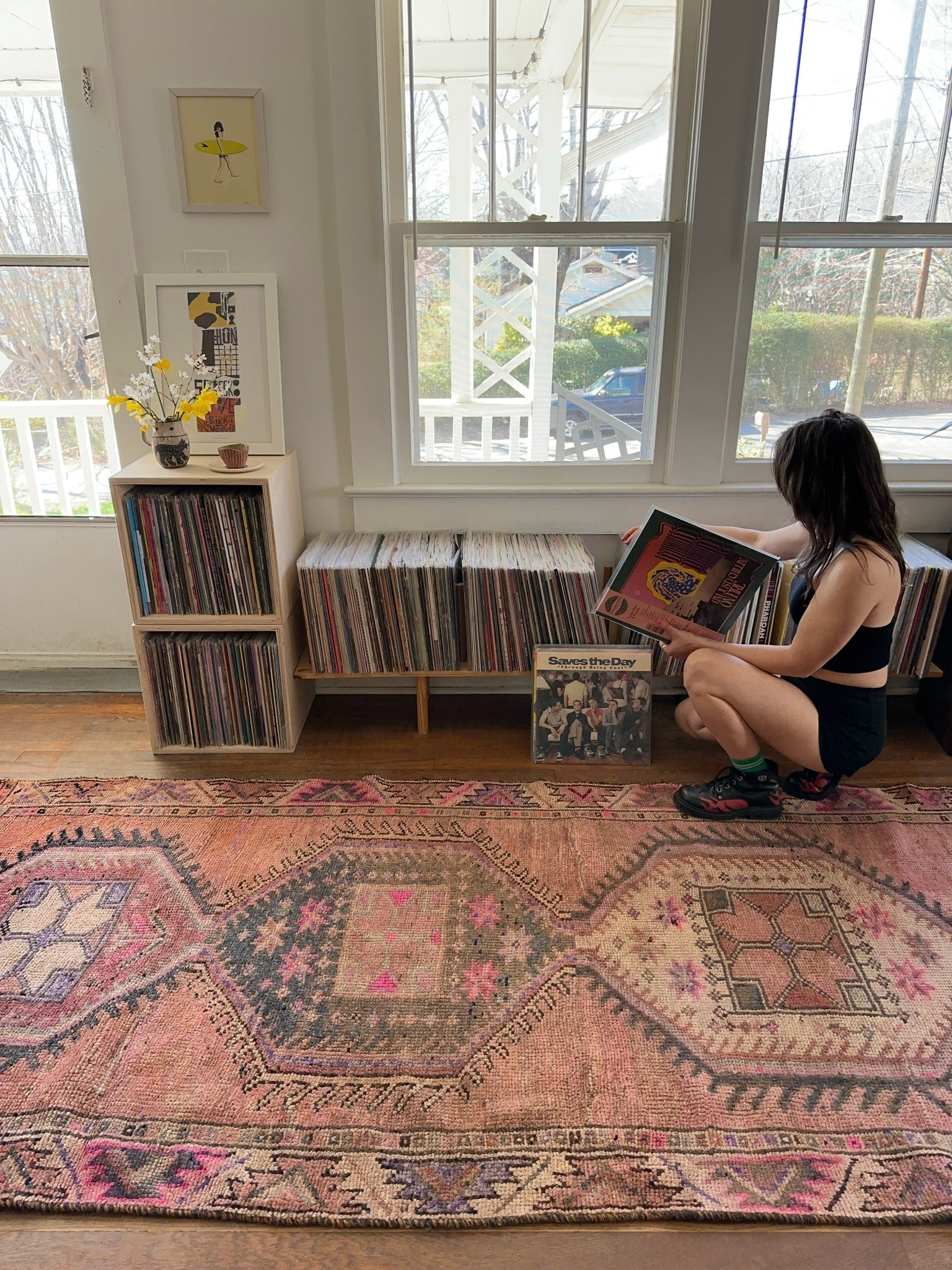 Style Tonea Vintage Pink Rug in a Living Room