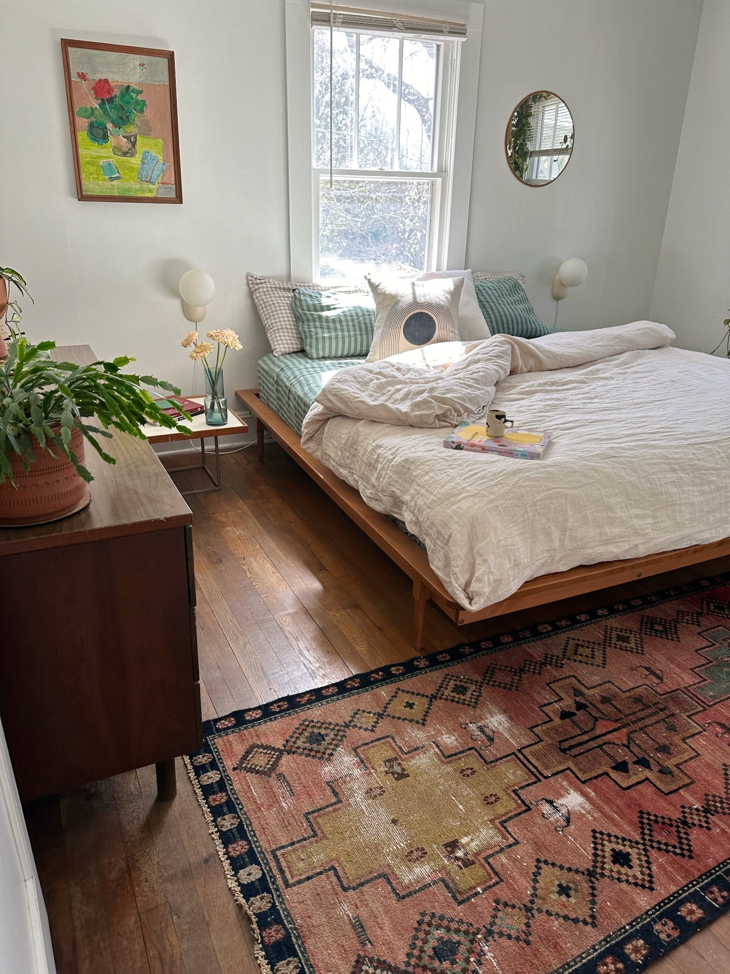 Style Santos Vintage Rug with a King Size Bed