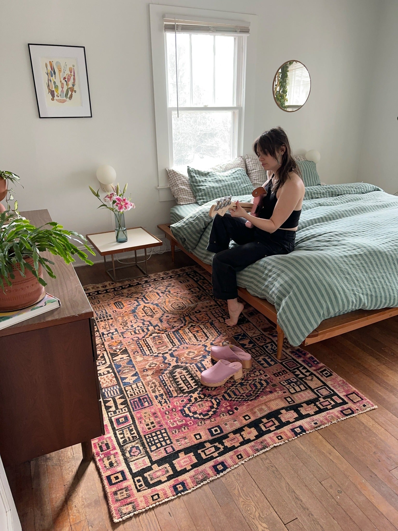 See Celine Vintage Persian Rug Enhance a Bedroom