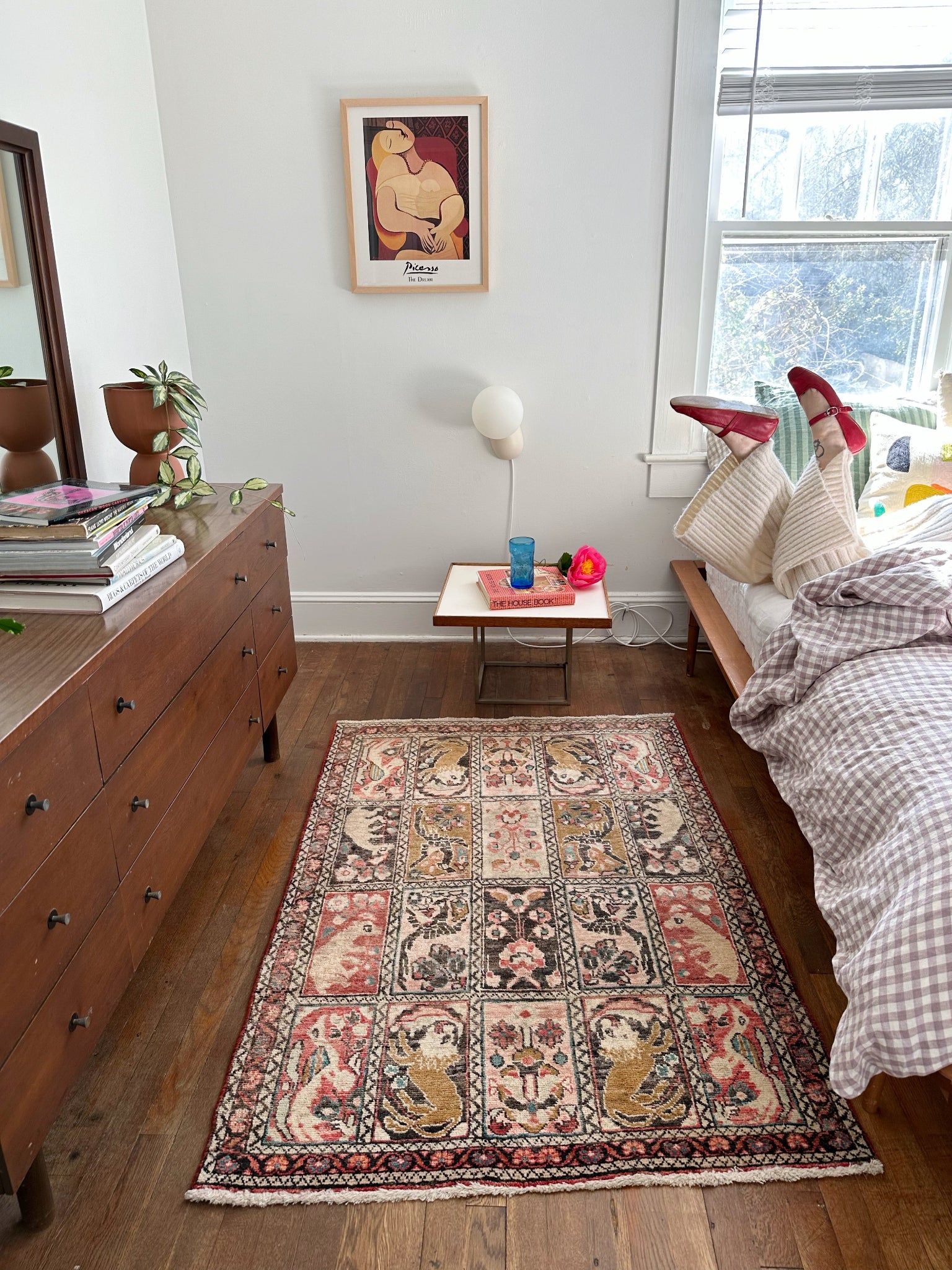 Enhance a Bedroom with a Playful Vintage Persian Rug