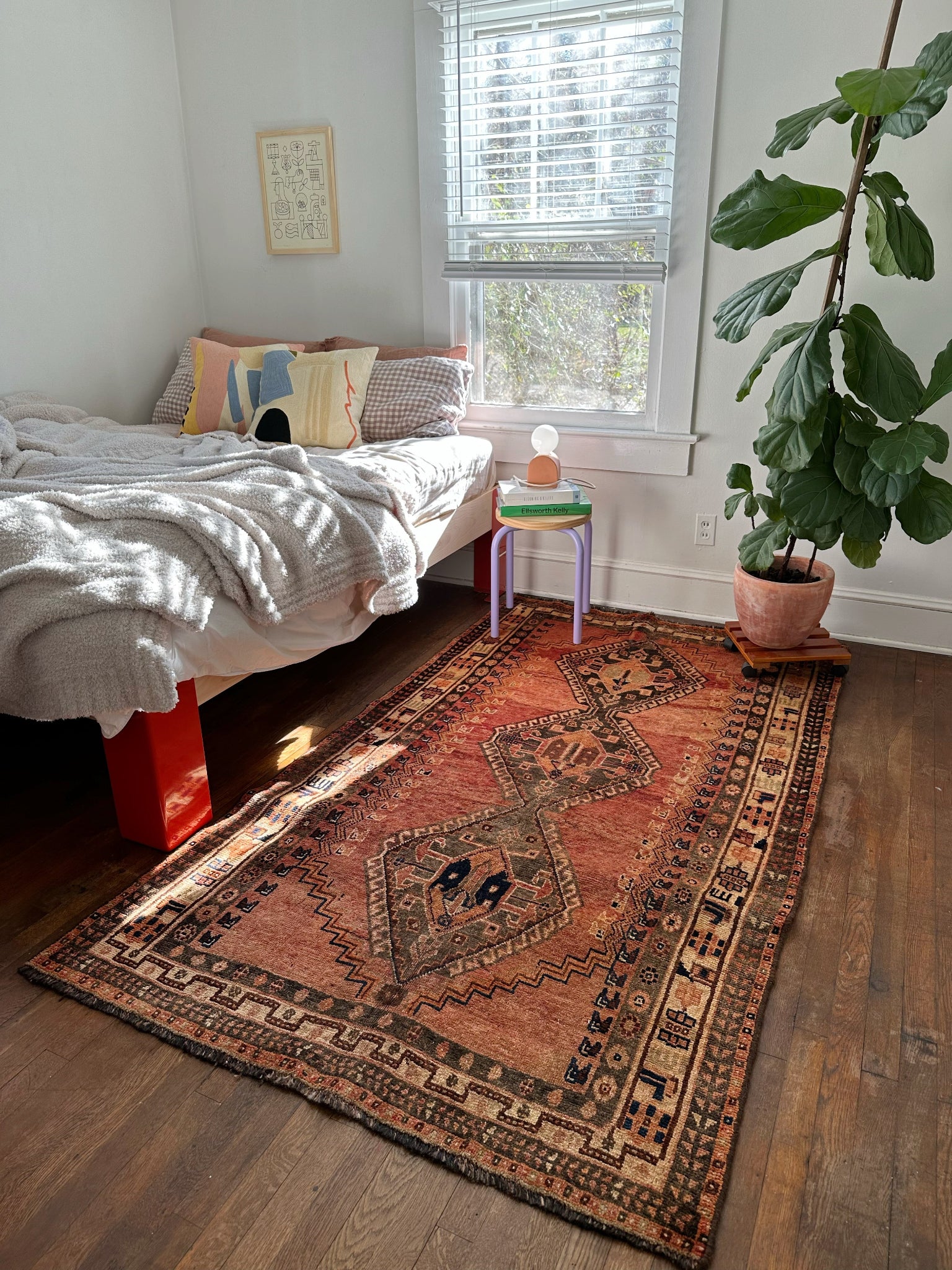 Enhance a Bedroom Space with a Vintage Persian Area Rug