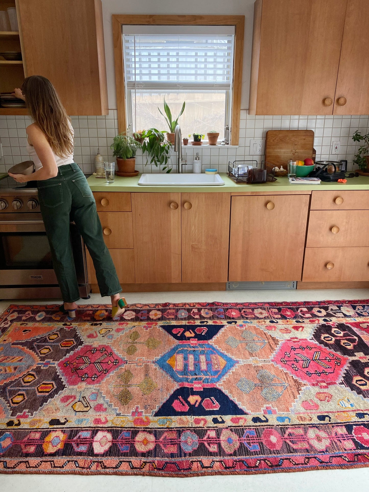 Style Palmetto Vintage Persian Rug in a Kitchen