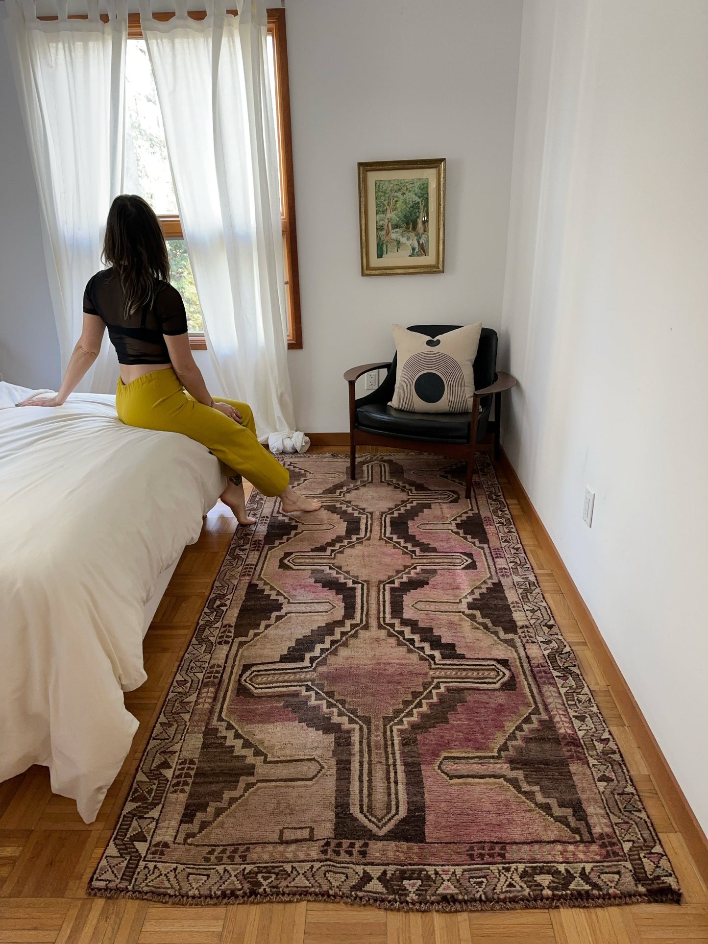 Enhance A Bedroom with Lika Persian Rug