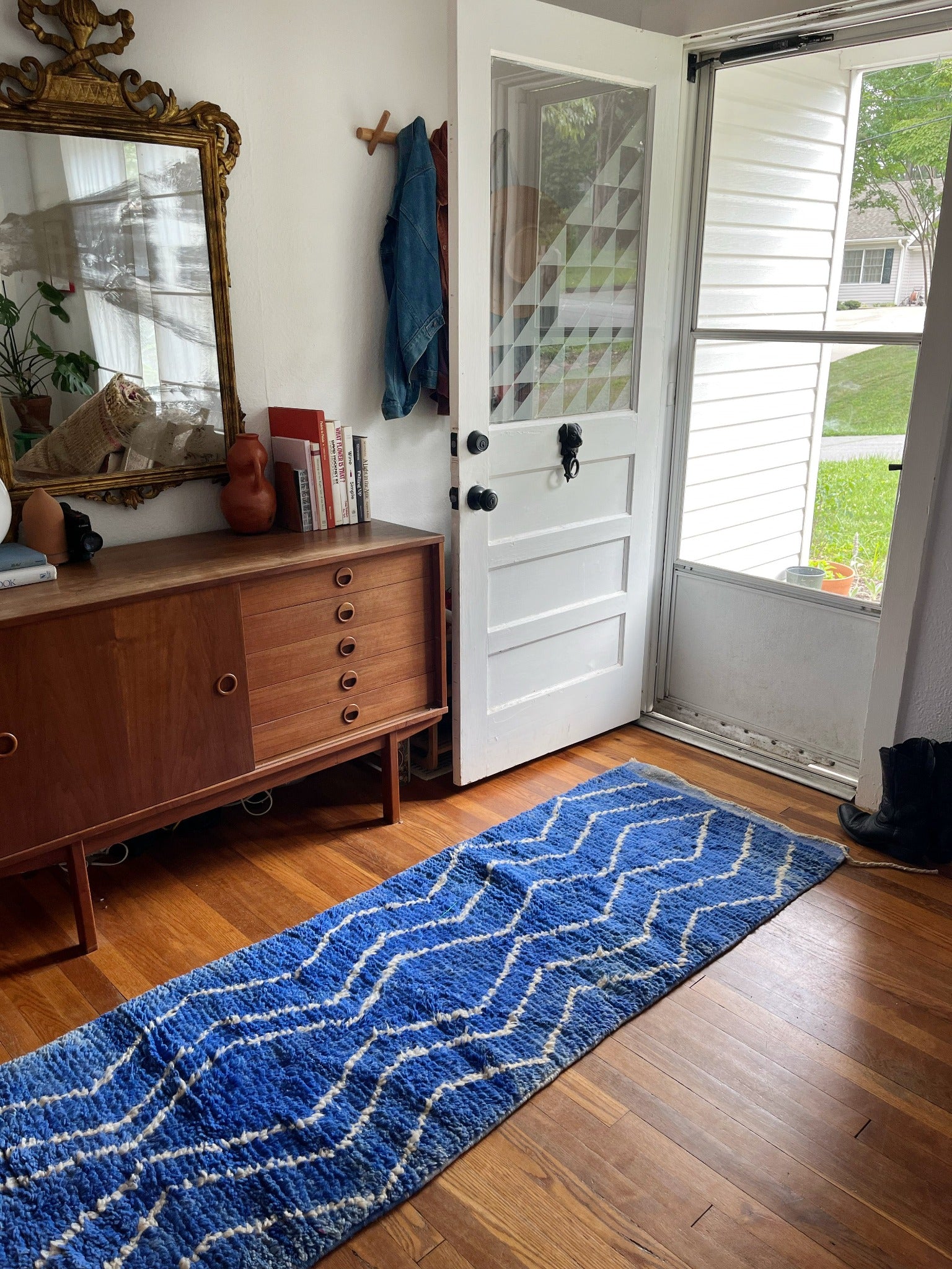 Define an Entryway with Blue Runner Rug