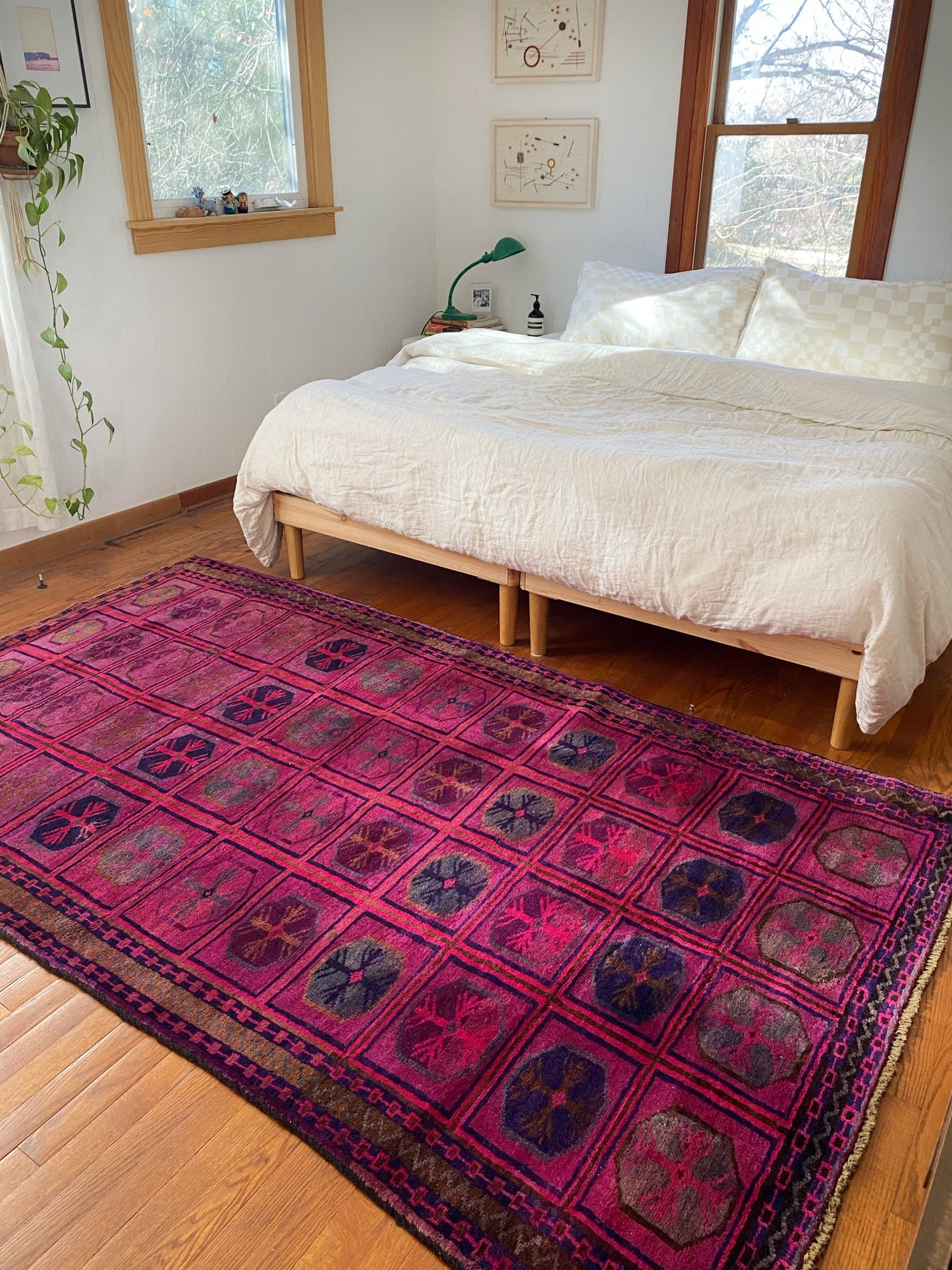 Style Odom Persian Rug in a Bedroom