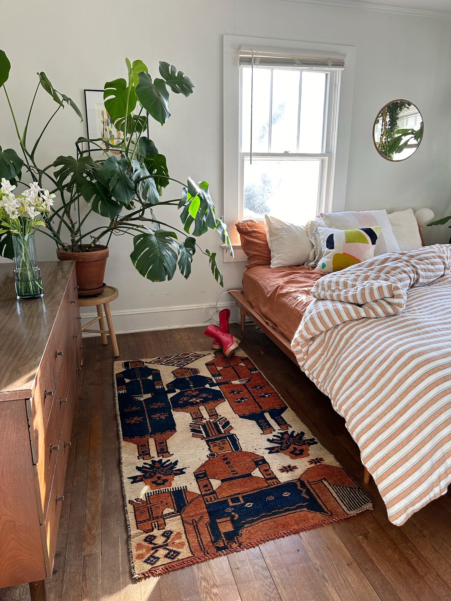 Style Binia Persian Rug in a Bedroom